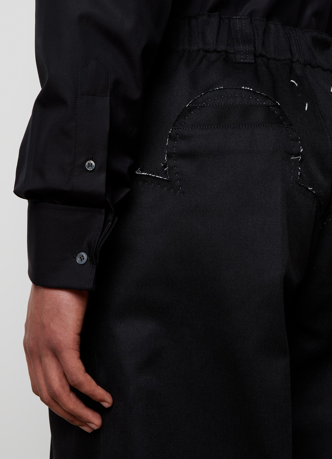 Maison Margiela Wide fit chino met plooidetail en steekzakken   - detail 3 zwart