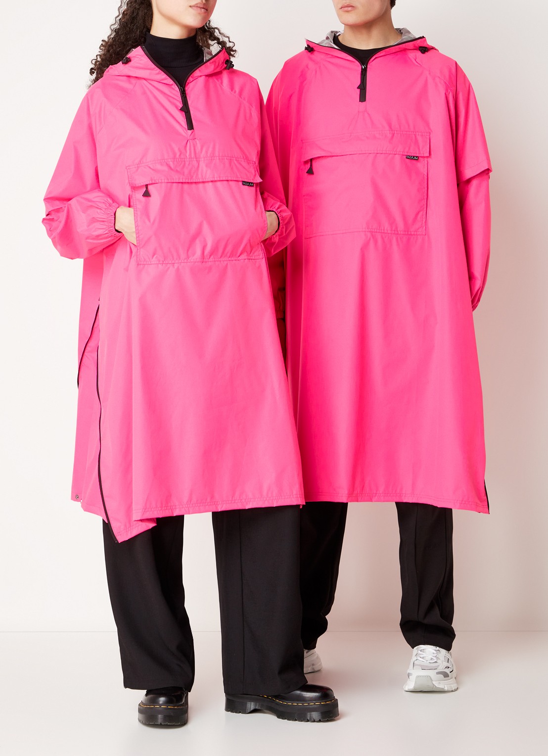 Maium Anorak regenjas met capuchon en ritszak - voorkant 2 neonroze