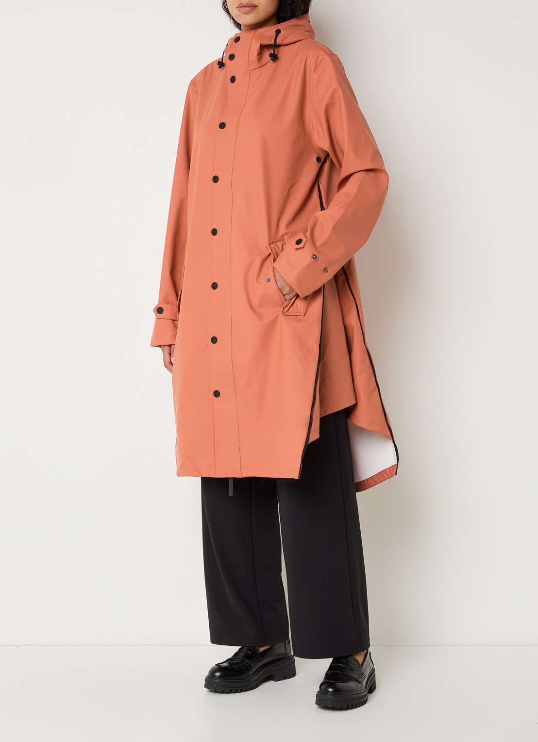 Maium Longline unisex regenjas met capuchon  - voorkant 3 koraalroze