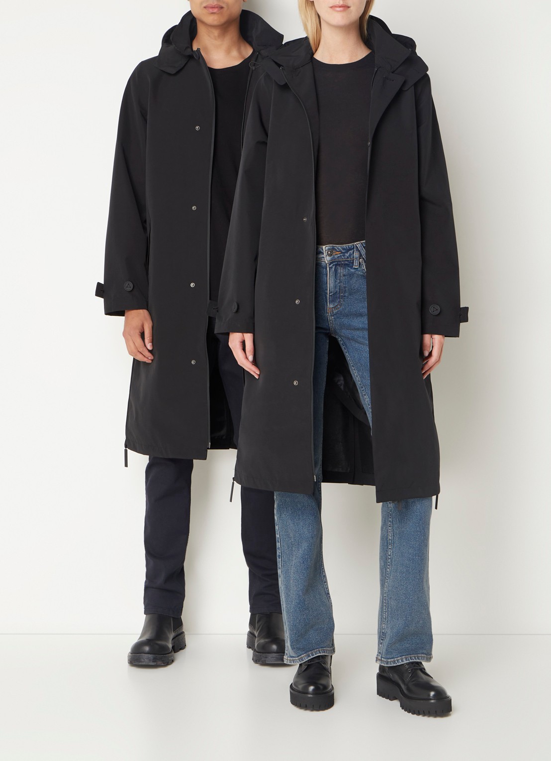 Maium Mac regenjas met afneembare capuchon en klepzakken - unisex - voorkant 6 zwart