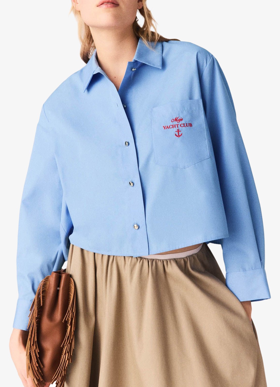 Maje Blouse met plooien en borduring - detail lichtblauw