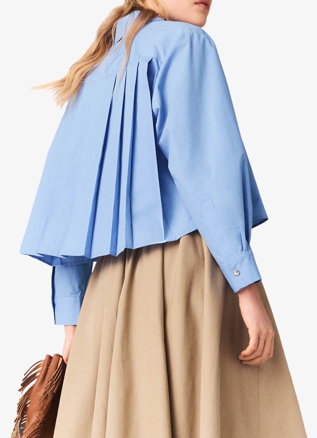 Maje Blouse met plooien en borduring - detail 2 lichtblauw