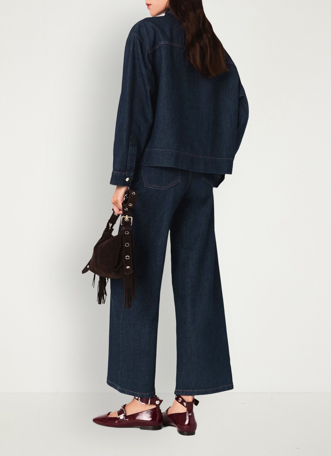Maje Blouse van denim met sjaalkraag en opgestikte zakken  - achterkant 5 indigo
