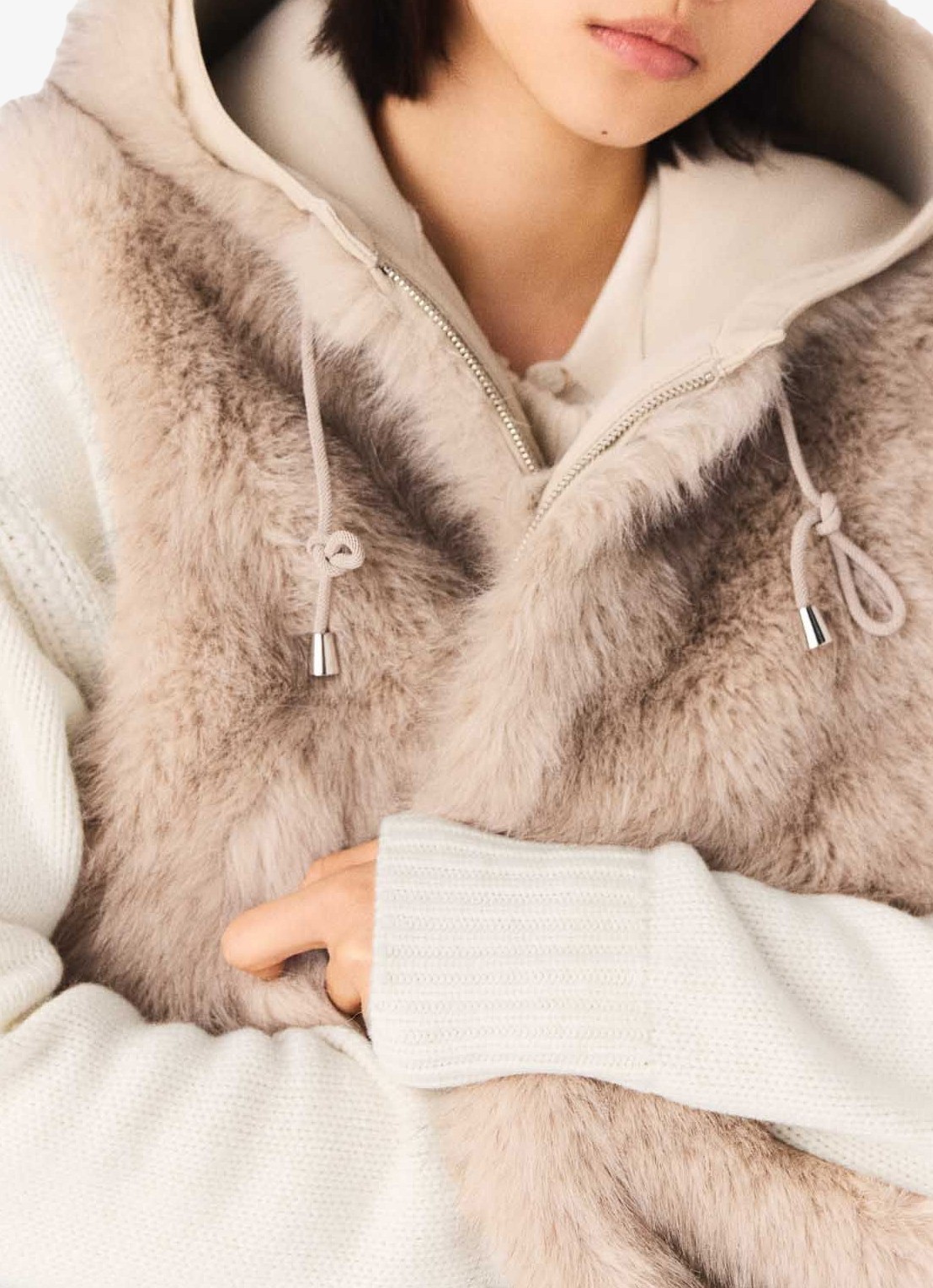 Maje Bodywarmer van imitatiebond - detail 3 beige