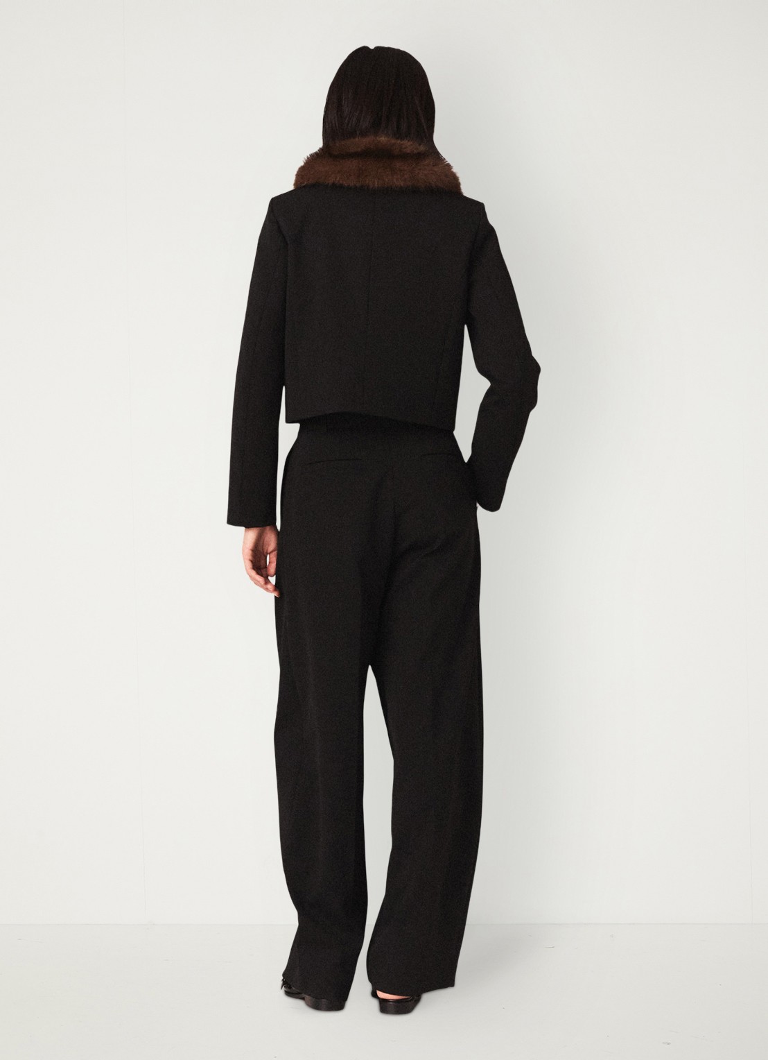 Maje Cropped blazer in wolblend met afneembare kraag - achterkant jeans