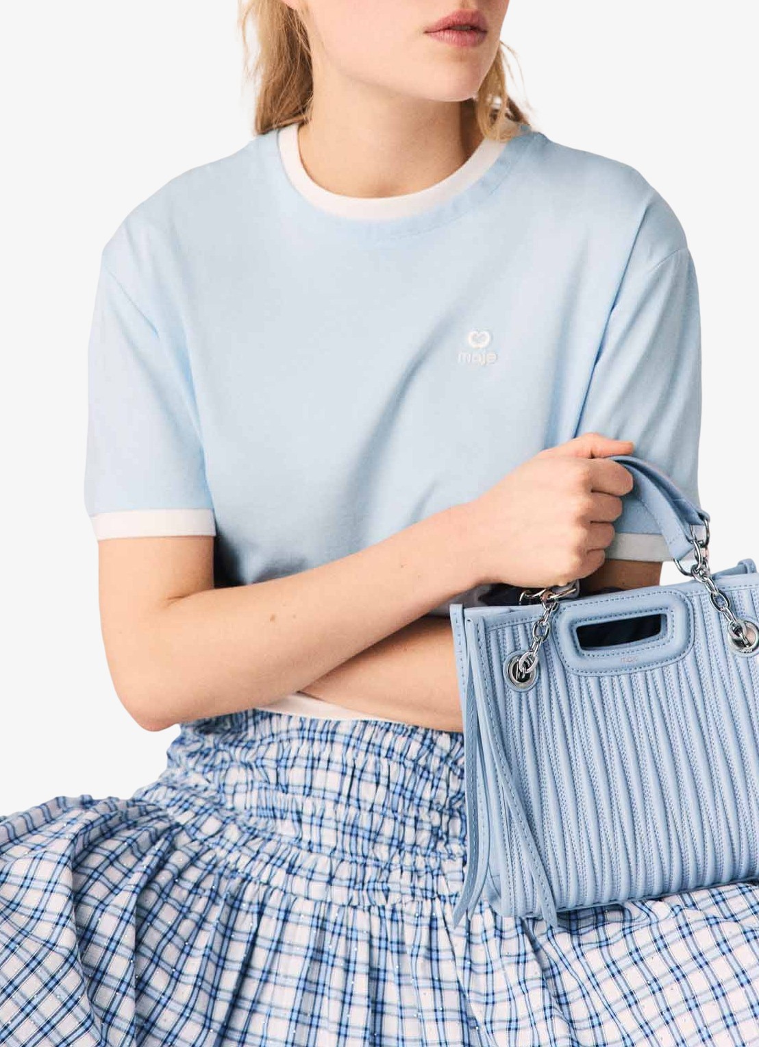 Maje Cropped T-shirt met logoborduring - detail 6 lichtblauw