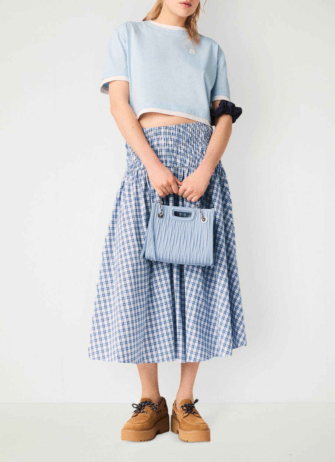 Maje Cropped T-shirt met logoborduring - voorkant 2 lichtblauw