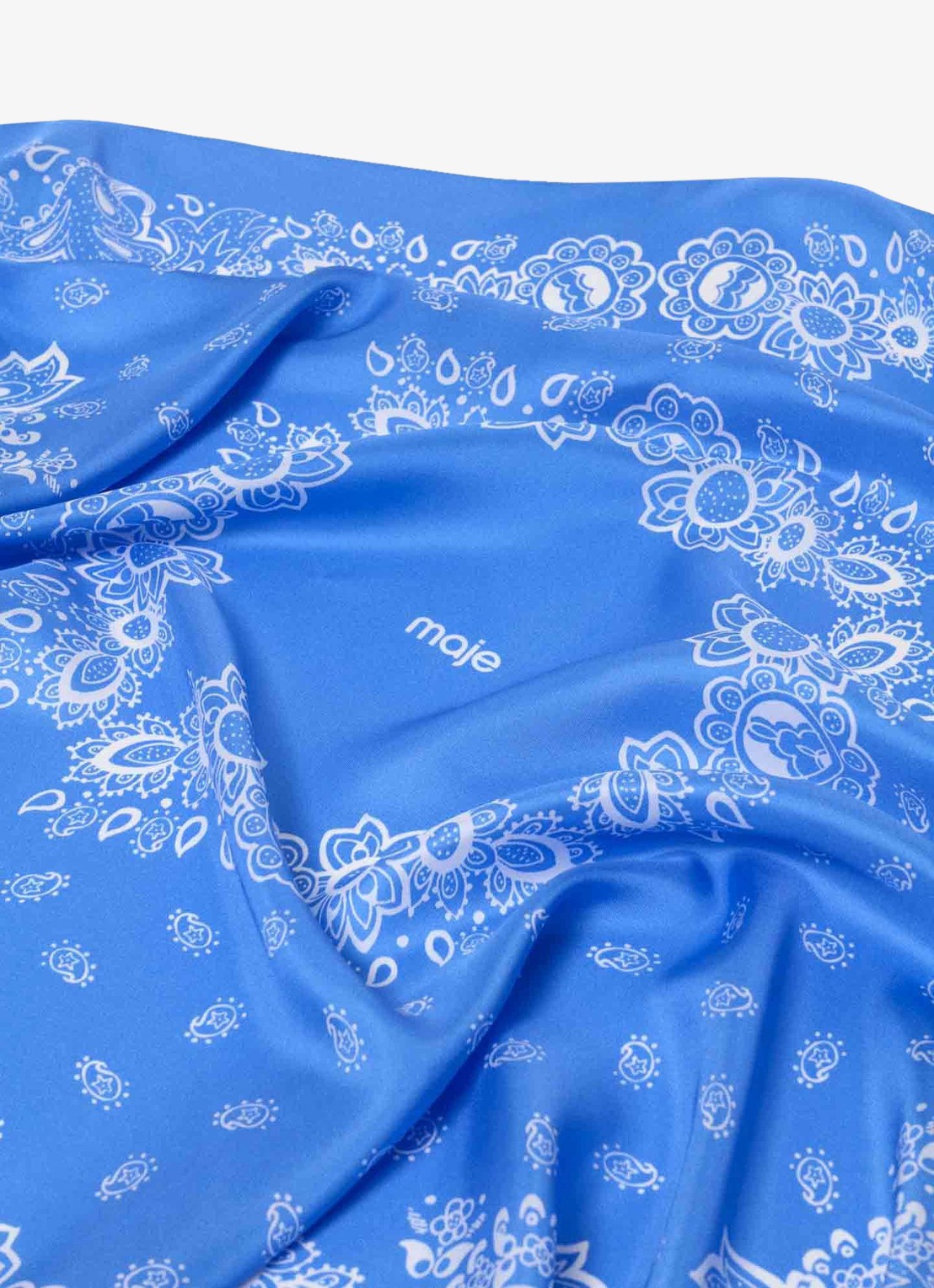 Maje Ecarresummer bandana sjaal van zijde met pailsey print - detail 3 lichtblauw