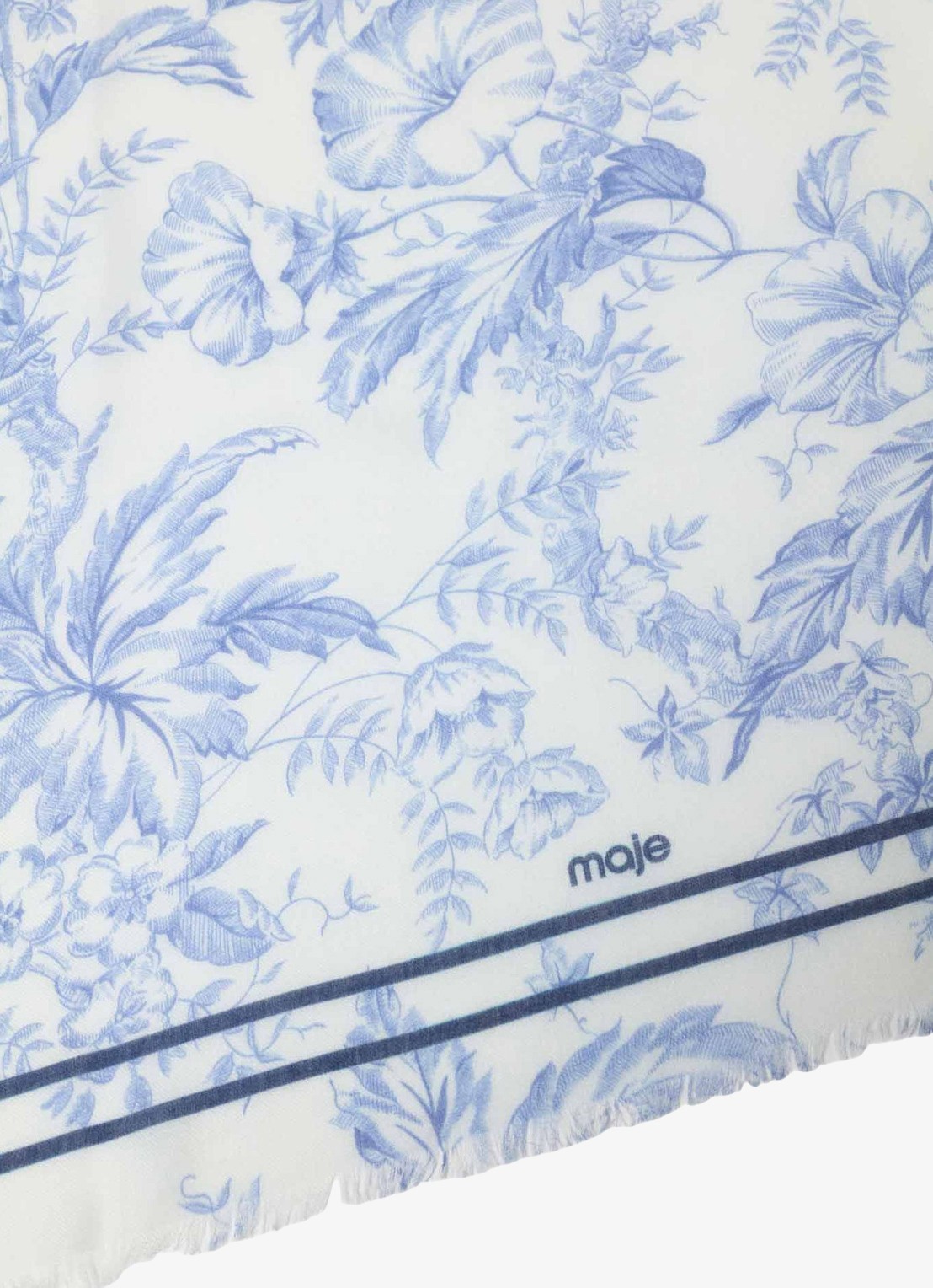 Maje Echaleblue sjaal in wolblend met print 140 x 140 cm  - detail 5 lichtblauw
