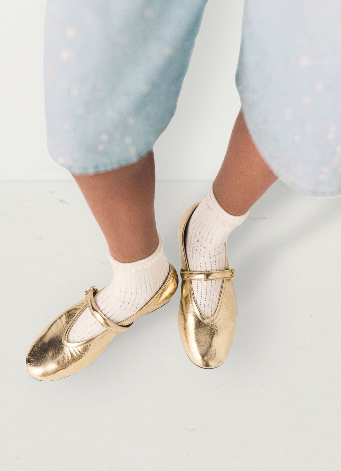 Maje Flaria ballerina van leer met metallic finish  - detail 6 goud
