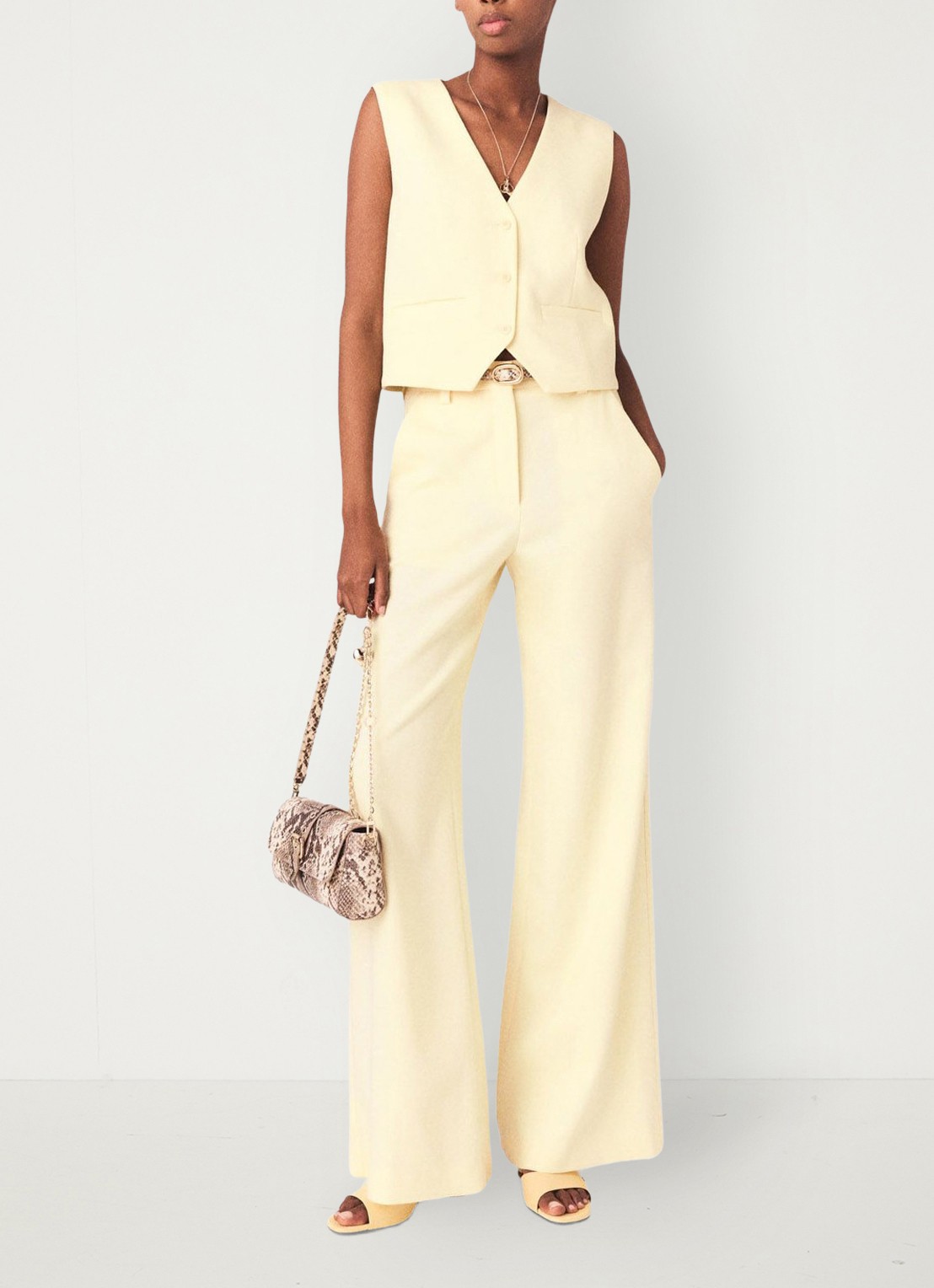 Maje High waist flared fit pantalon met steekzakken - voorkant 6 lichtgeel
