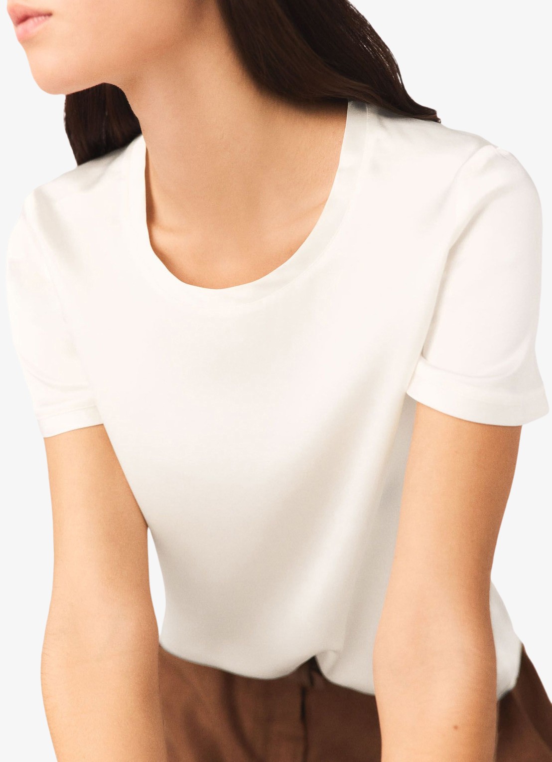 Maje Limeon T-shirt van zijde met ronde hals - detail 7 wit