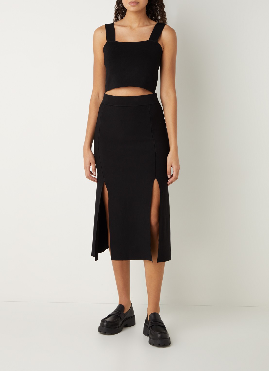 Maje Maclyna fijngebreide crop top met rechthoekige halslijn - voorkant 4 zwart