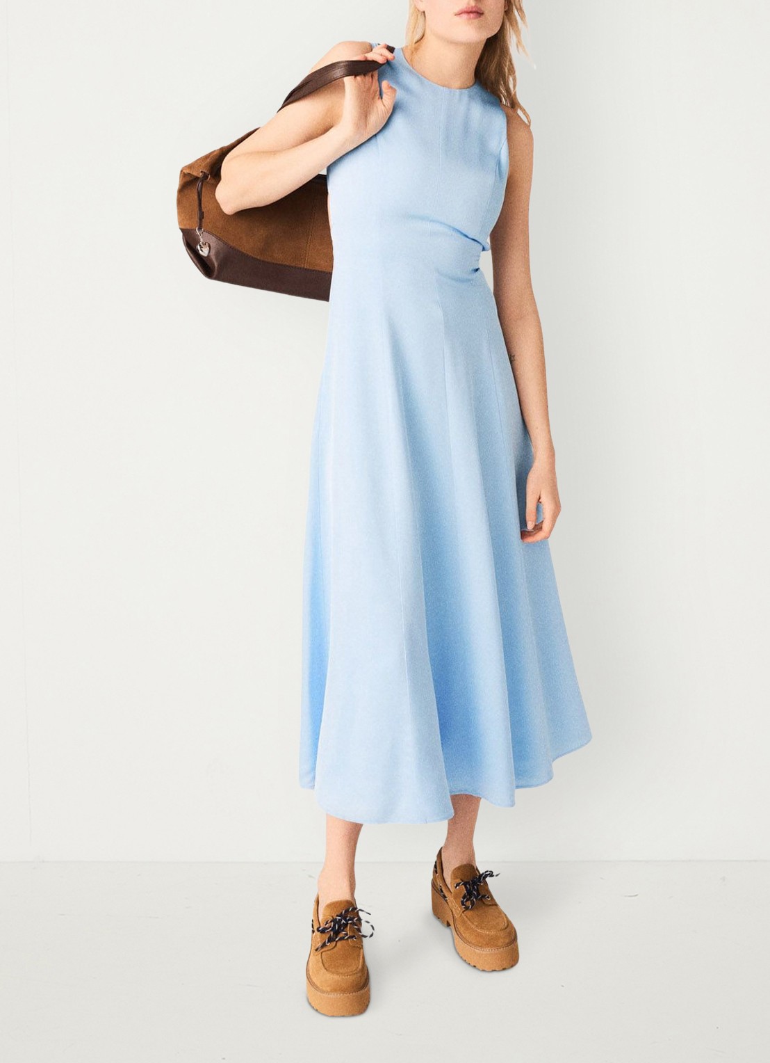 Maje Midi jurk met cut-out detail - detail 3 lichtblauw