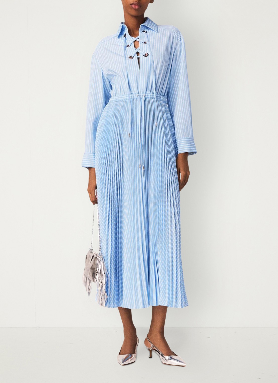 Maje Midi jurk met plooien en strikceintuur - detail lichtblauw