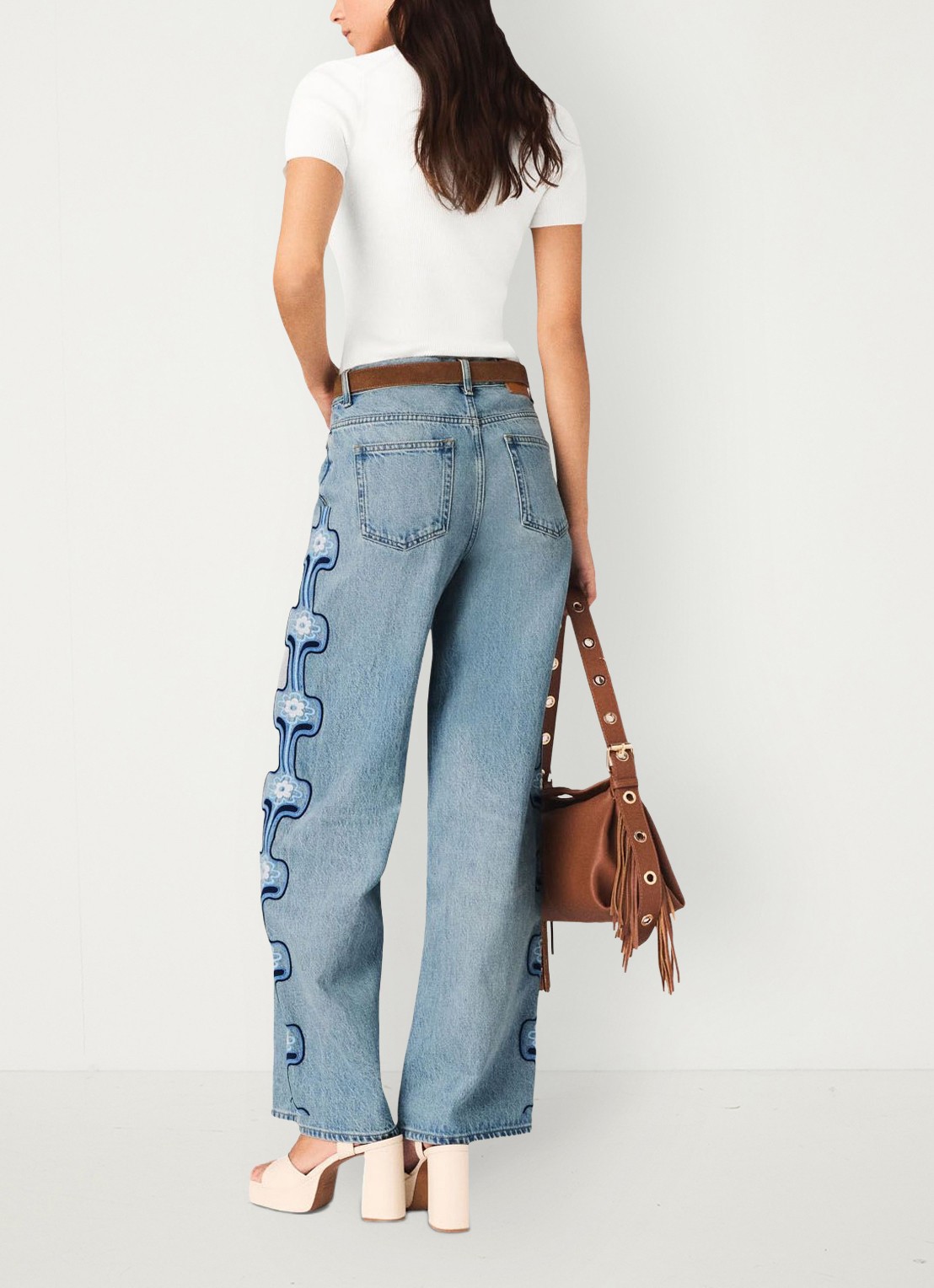Maje Pintbrode high waist loose fit jeans met broduring - achterkant 7 indigo