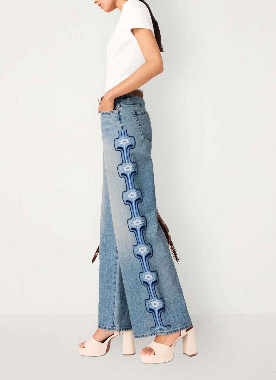 Maje Pintbrode high waist loose fit jeans met broduring - detail indigo