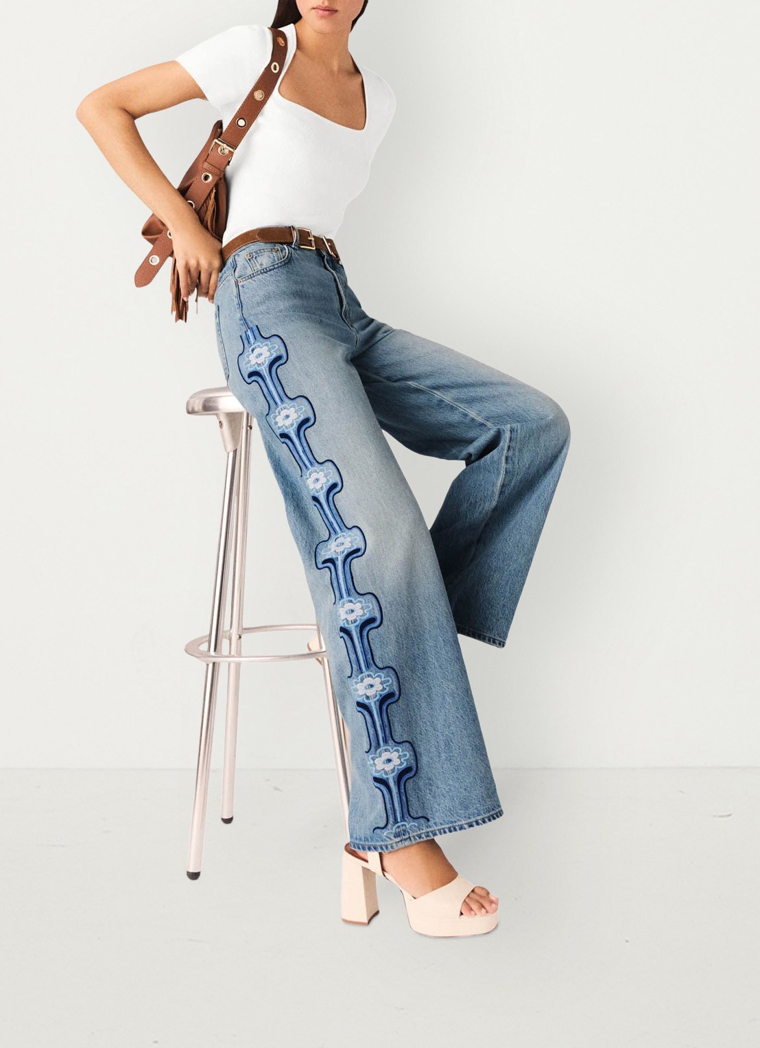 Maje Pintbrode high waist loose fit jeans met broduring - detail 2 indigo
