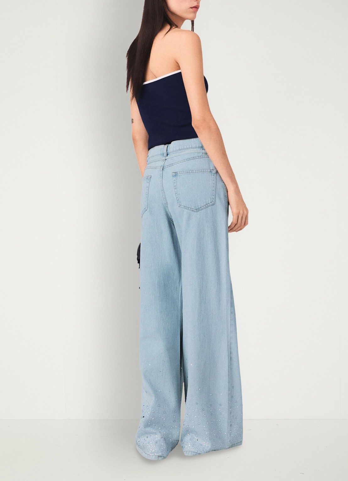 Maje Pyrosa wide leg jeans met strass  - achterkant 8 indigo