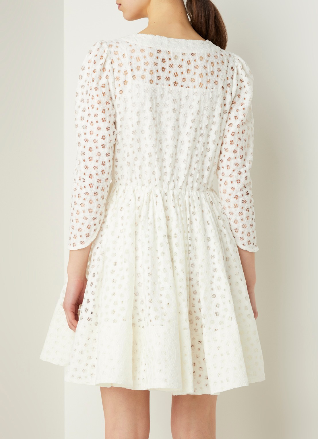 Maje Raline mini jurk met broderie  - achterkant 4 gebroken wit