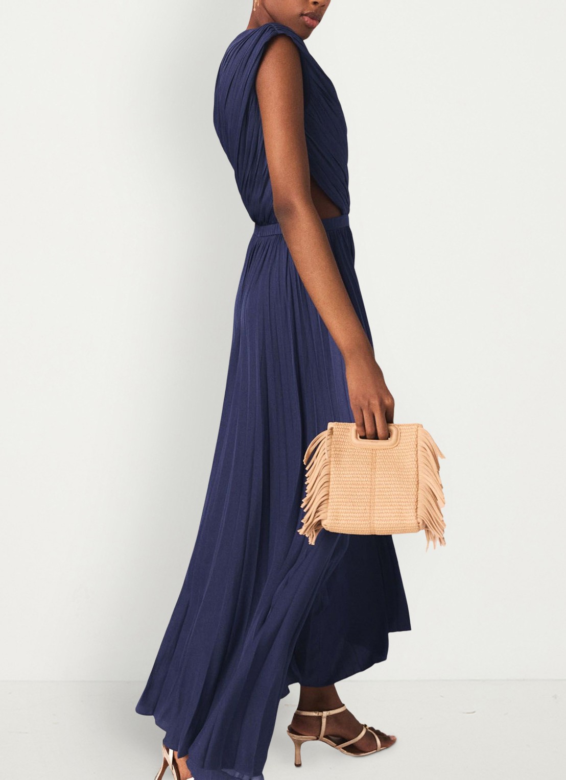Maje Revi maxi one shoulder jurk met plooien en cut-out detail - detail 8 donkerblauw
