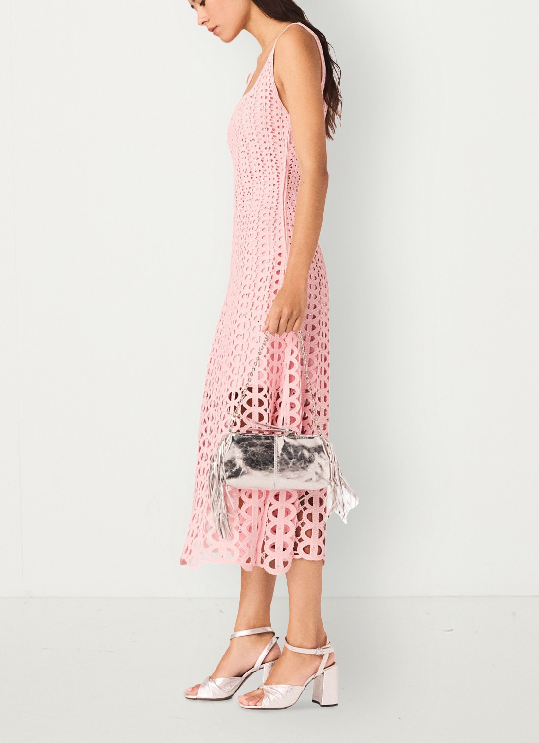 Maje Russelking midi jurk met opengewerkt detail - detail 3 roze
