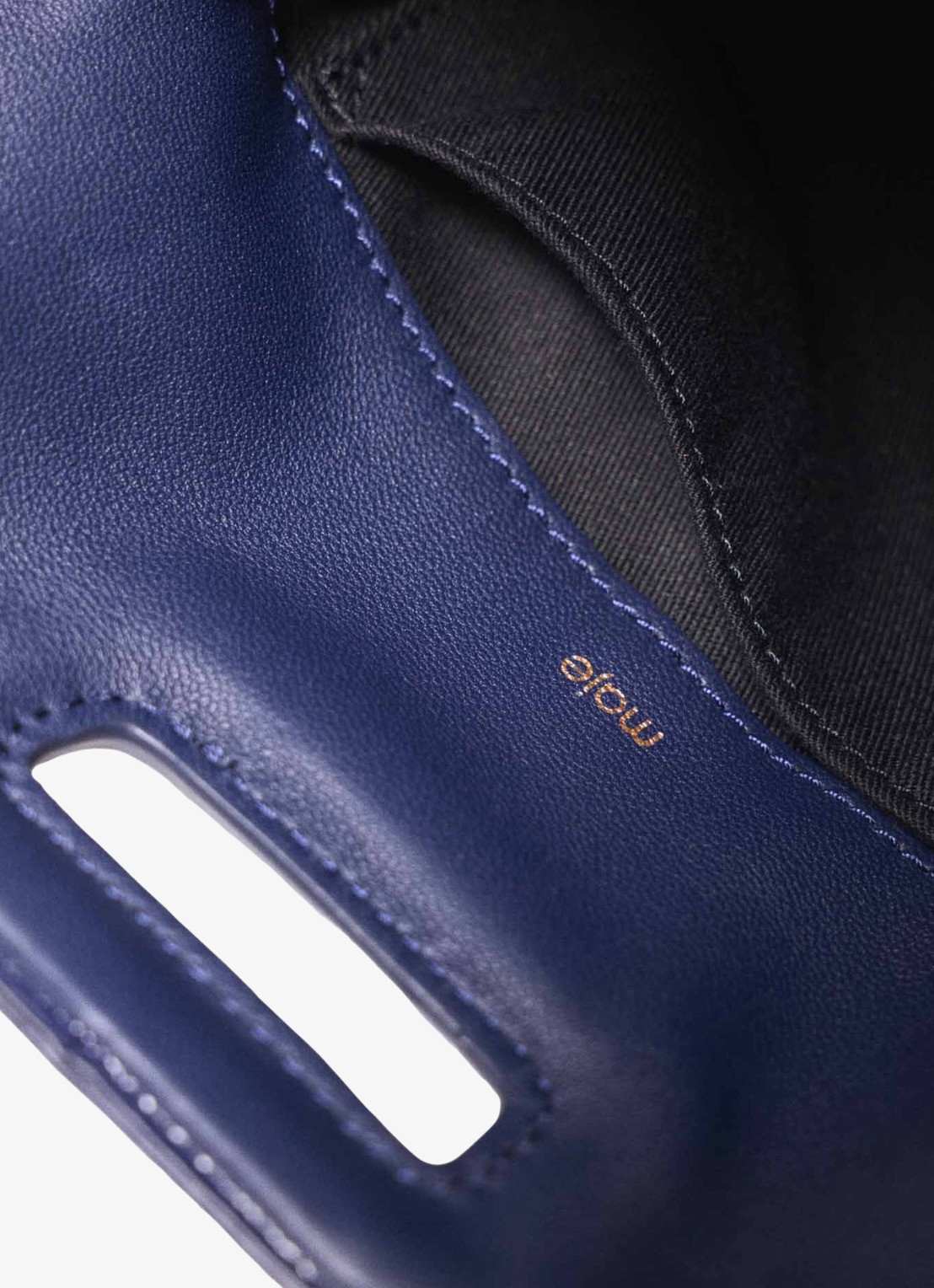 Maje Schoudertas van lakleer - detail 7 donkerblauw