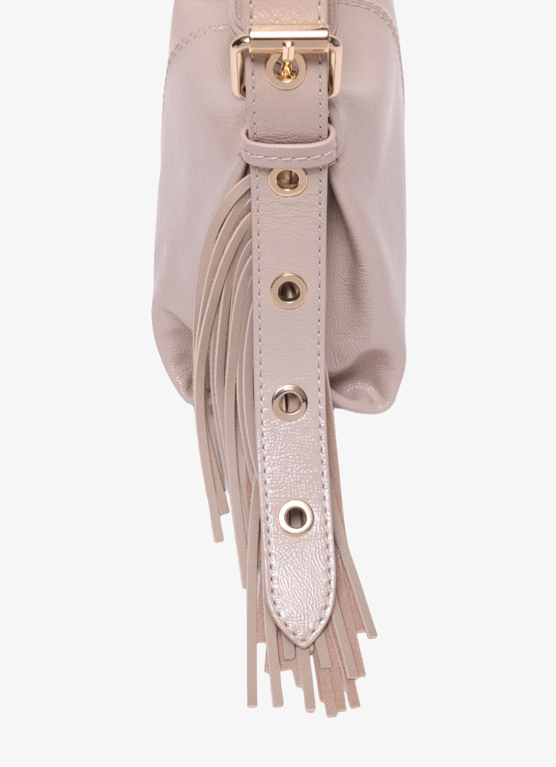 Maje Schoudertas van lakleer - detail beige