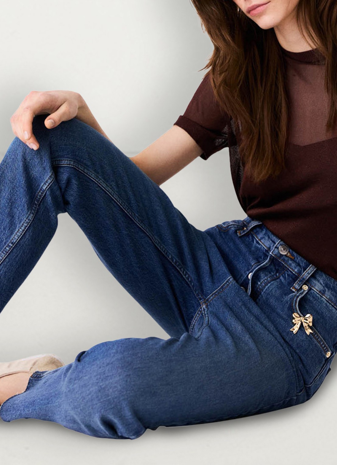 Maje Straight leg jeans met sierlijke broche - detail 5 donkerblauw