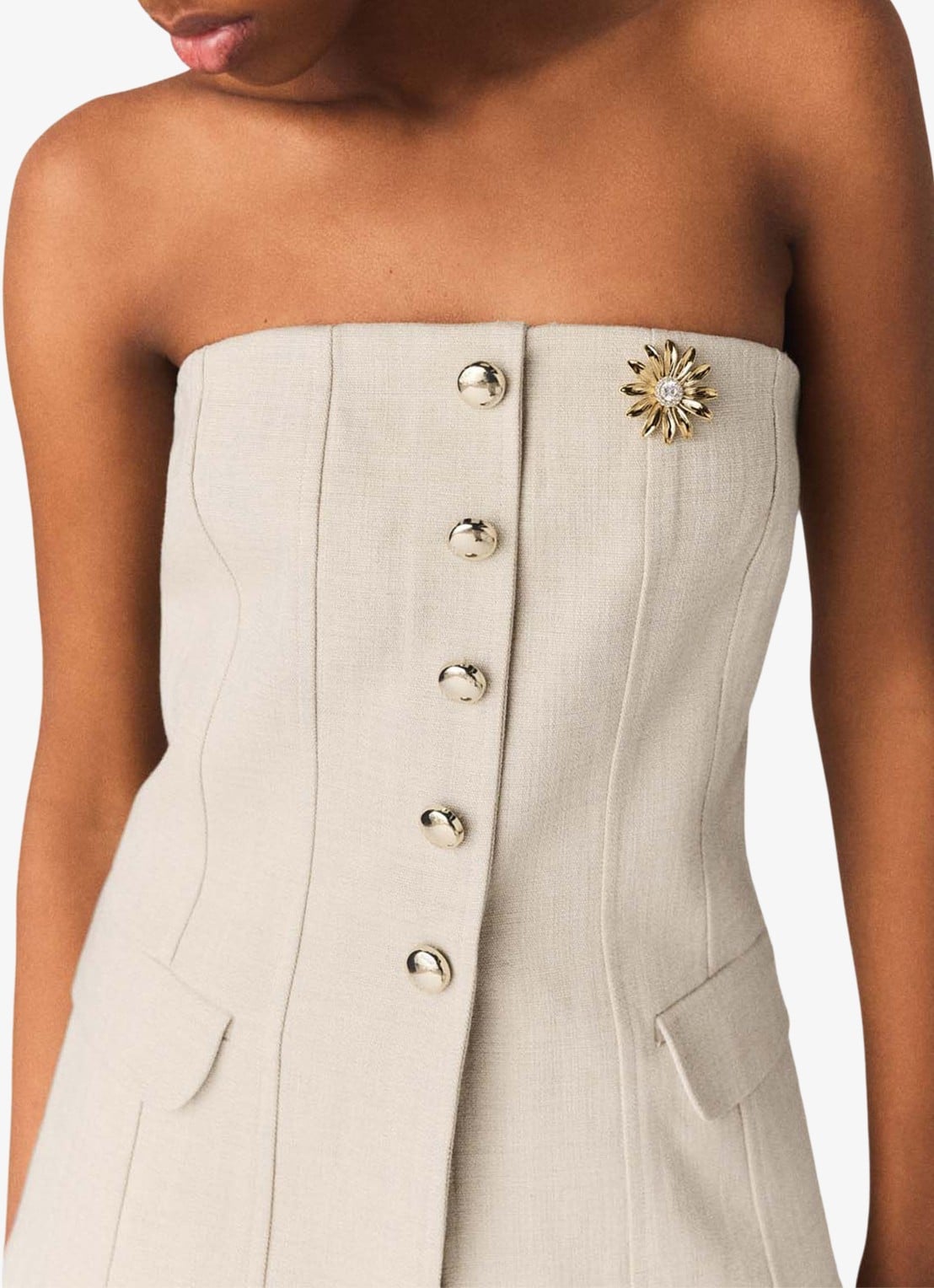 Maje Strapless top met sierknopen - detail beige