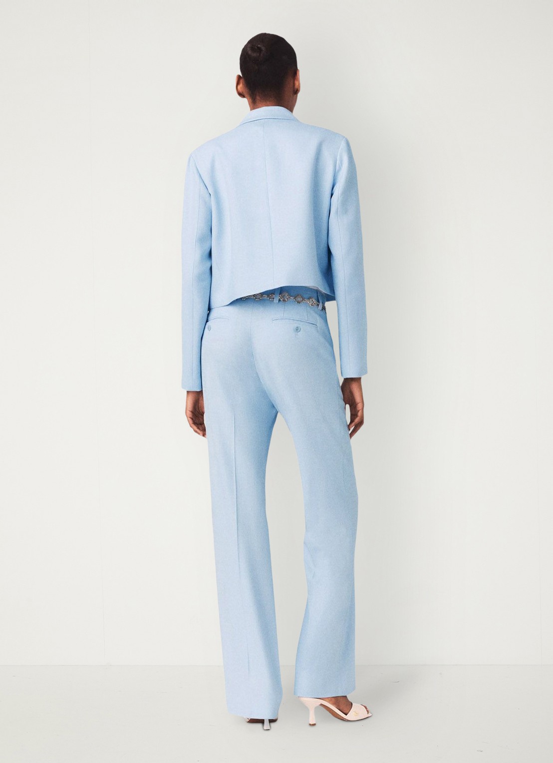 Maje Viguly cropped blazer met opgestikte zakken - achterkant blauw