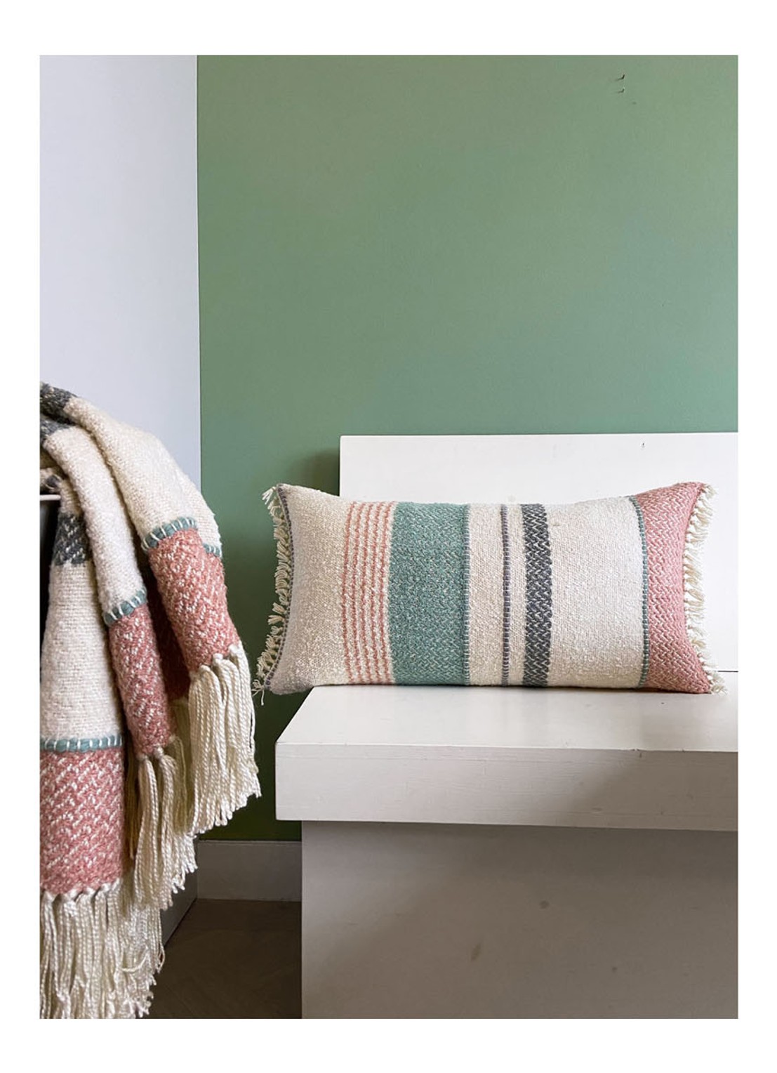 Malagoon Berber plaid in wolblend 125 x 150 cm - voorkant 3 gebroken wit