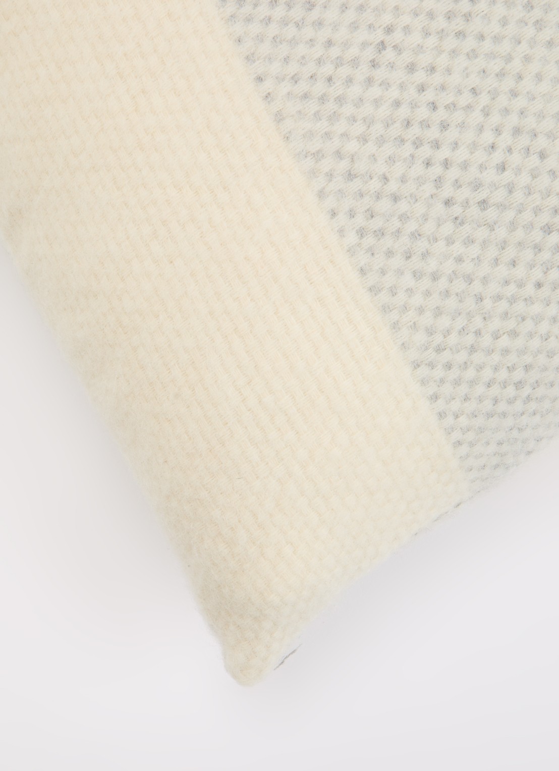 Malagoon Easy Nature sierkussen 35 x 60 cm - detail 4 grijs