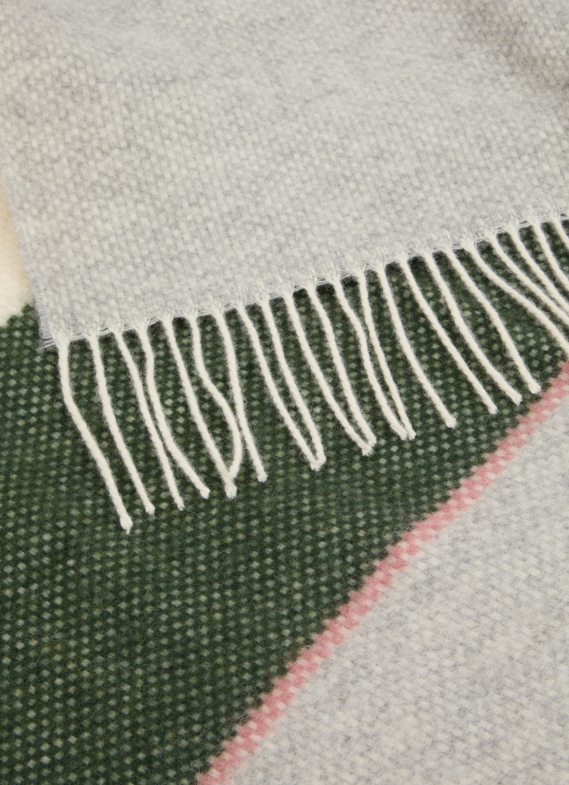 Malagoon Festivity plaid van lamswol 140 x 200 cm - detail 3 roze