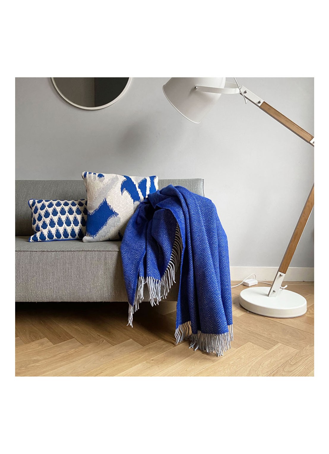 Malagoon Ikat sierkussen 50 x 50 cm  - voorkant 2 kobaltblauw