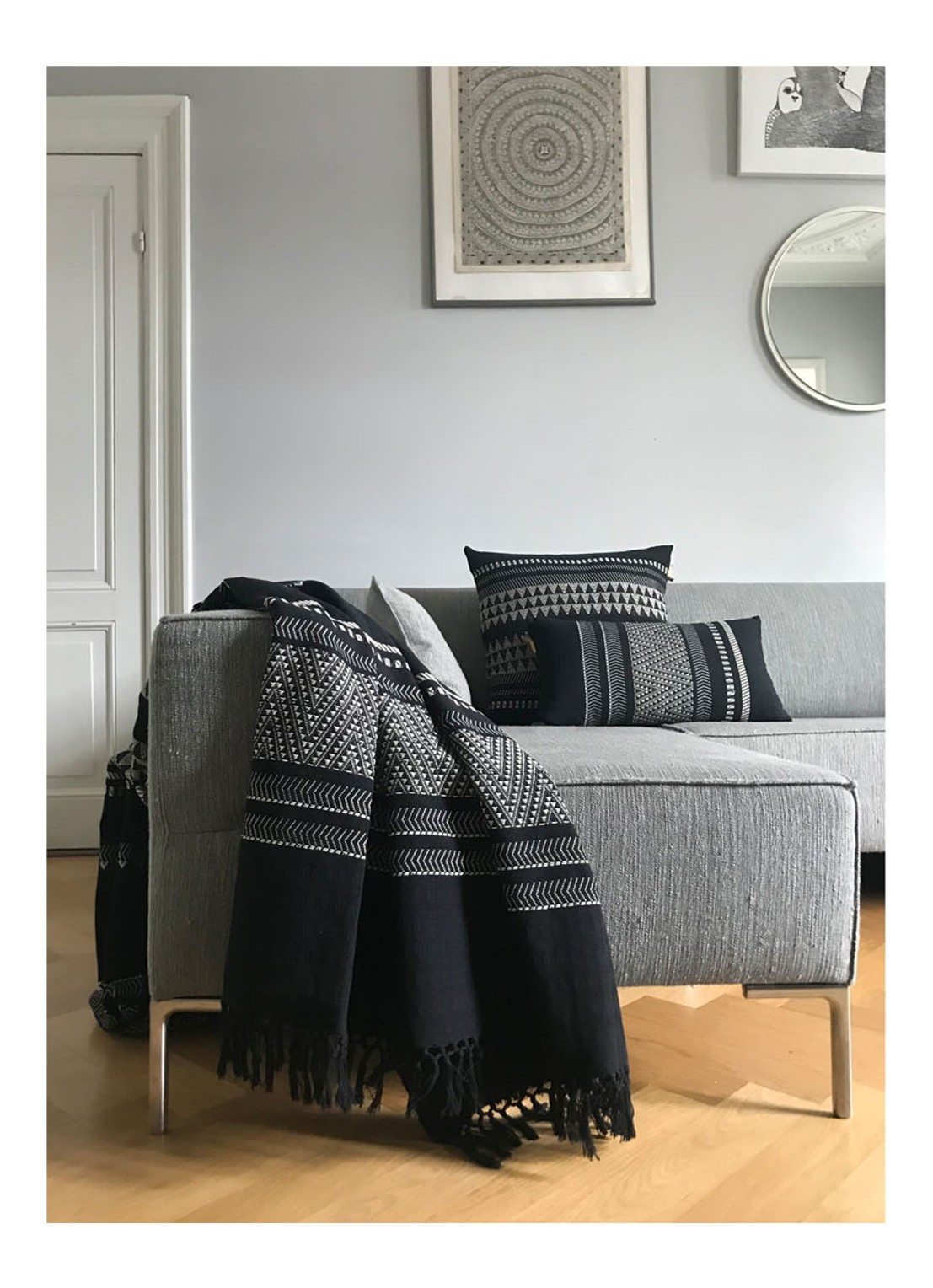 Malagoon Native Stripe sierkussen 60 x 60 cm - voorkant 2 zwart