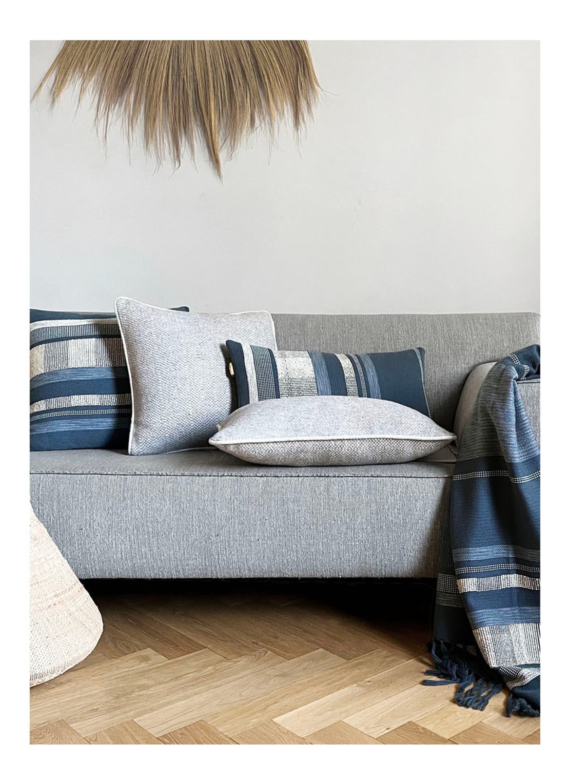 Malagoon Natural sierkussen 35 x 60 cm - voorkant 2 grijs