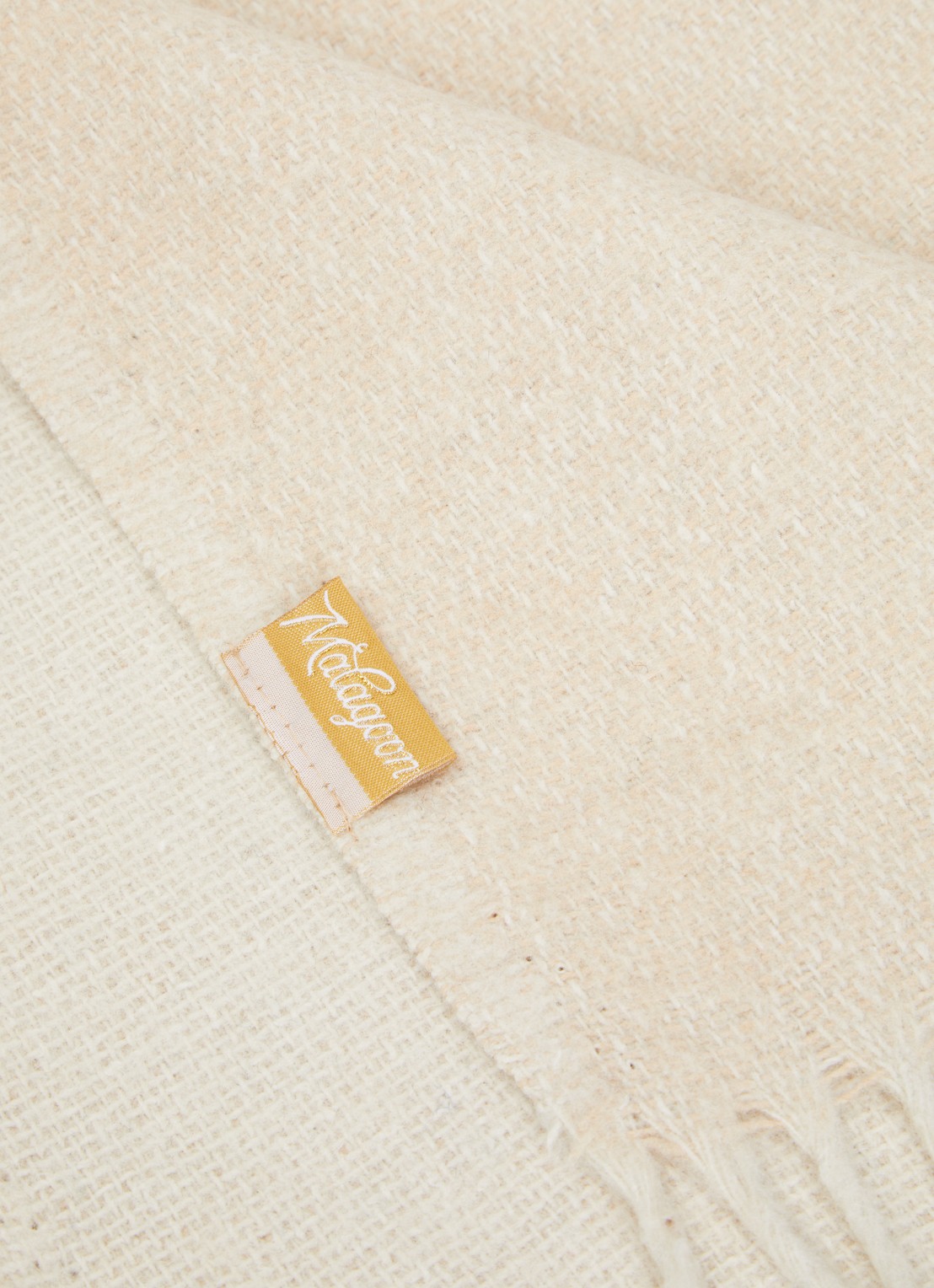 Malagoon Plaid in wolblend 130 x 170 cm - detail 3 beige