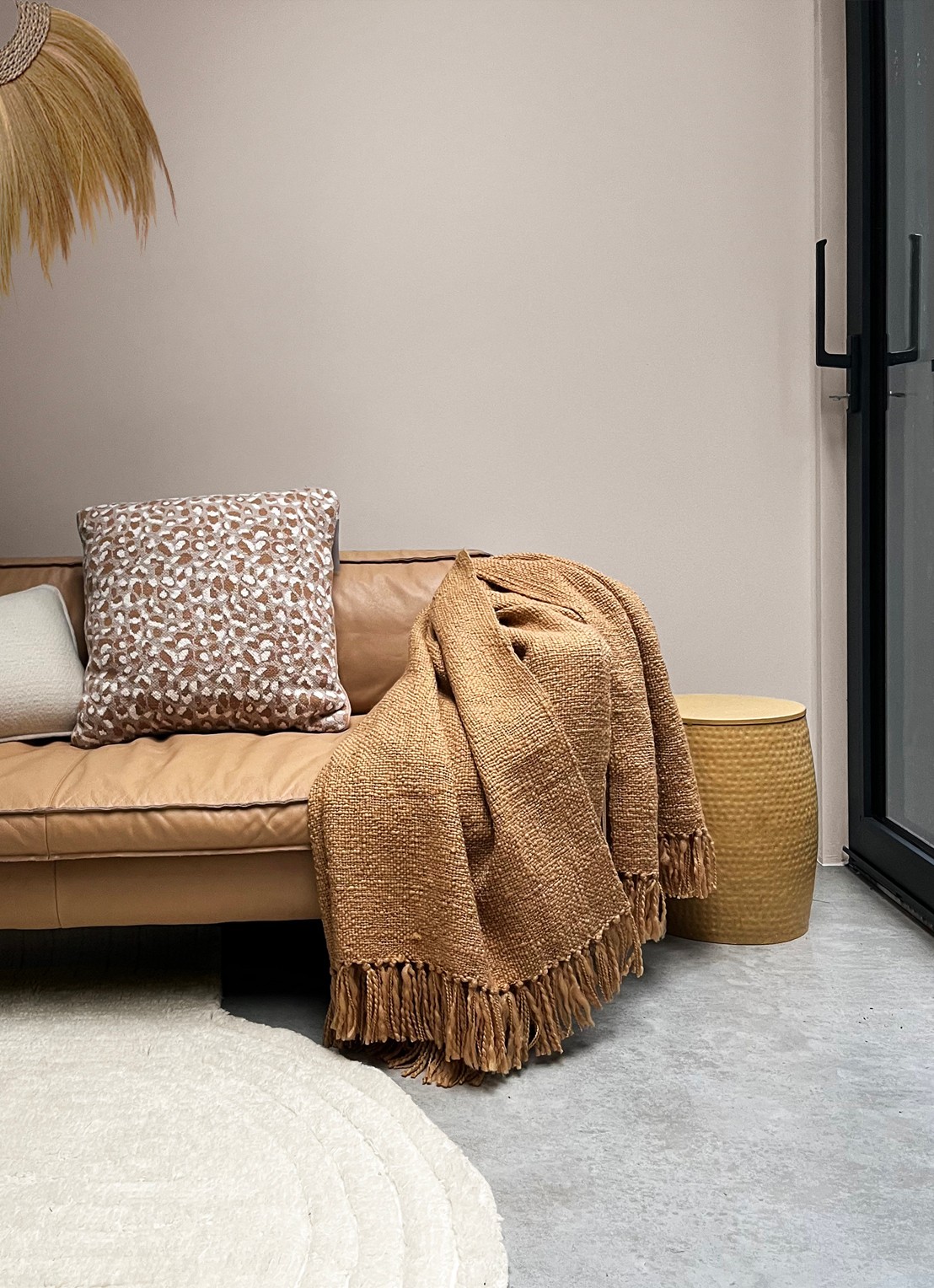 Malagoon Primitive Dot sierkussen 50 x 50 cm - voorkant 2 beige