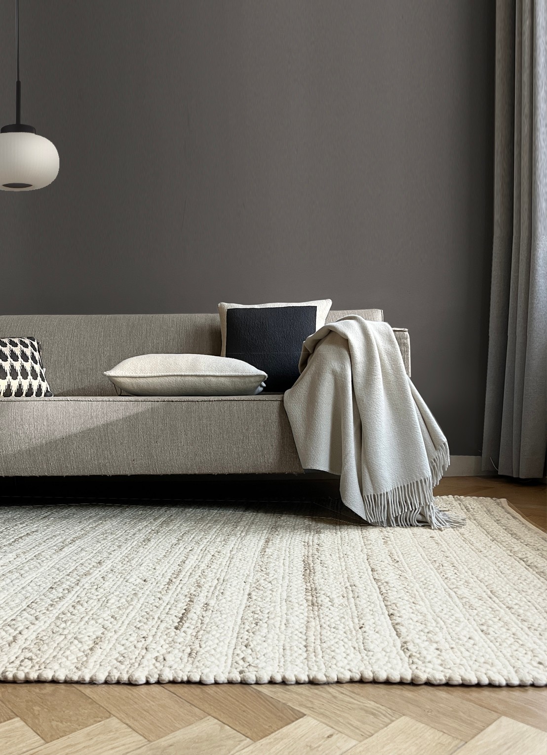 Malagoon Rustic plaid in wolblend 140 x 200 cm - voorkant 2 beige