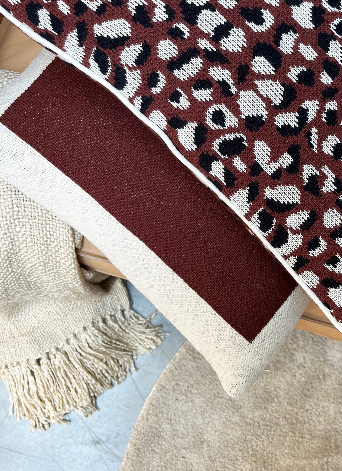 Malagoon Solid Knitted sierkussen 50 x 50 cm - detail 5 bruin