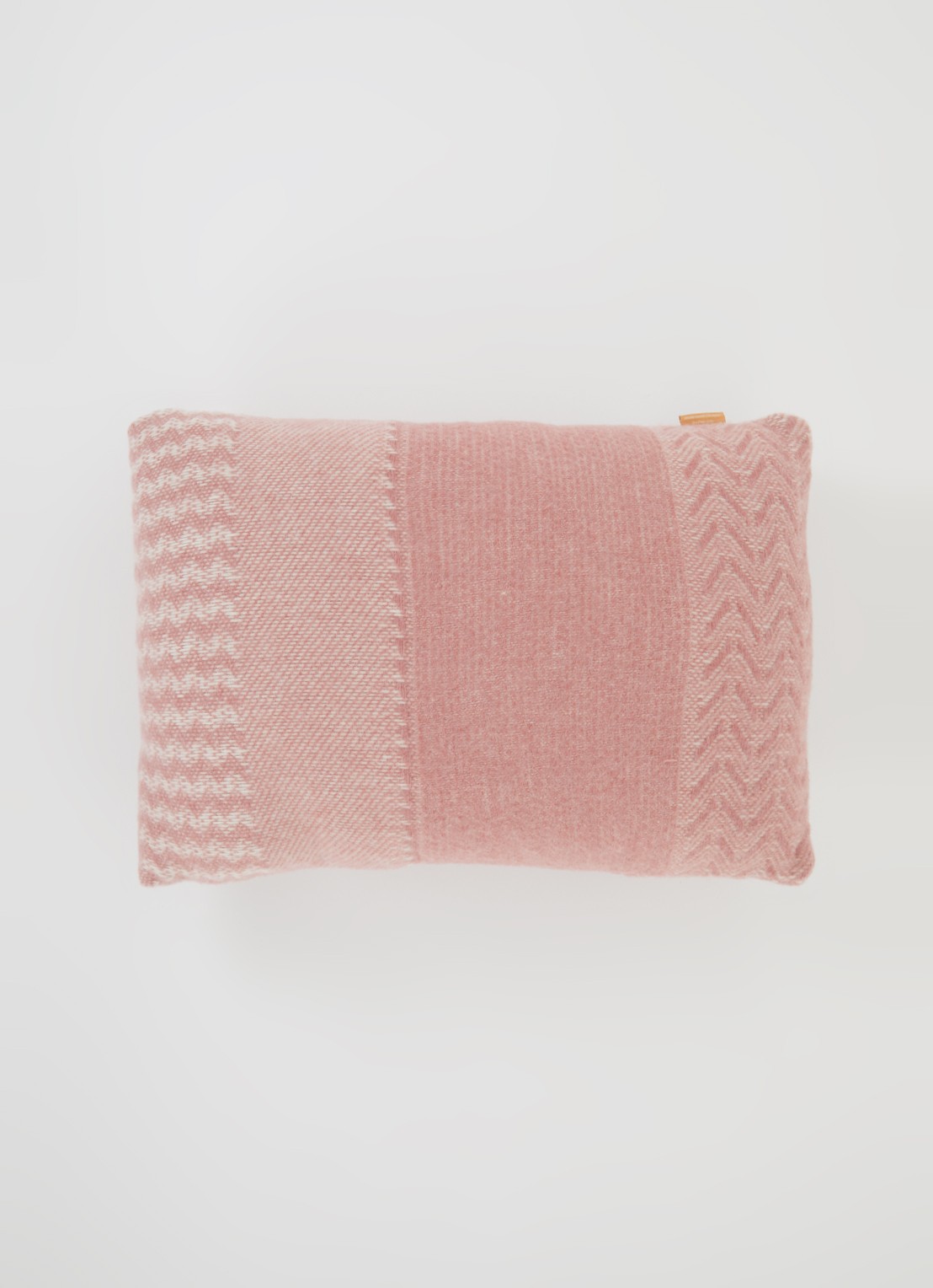 Malagoon Uptown sierkussen 35 x 60 cm - detail 3 roze