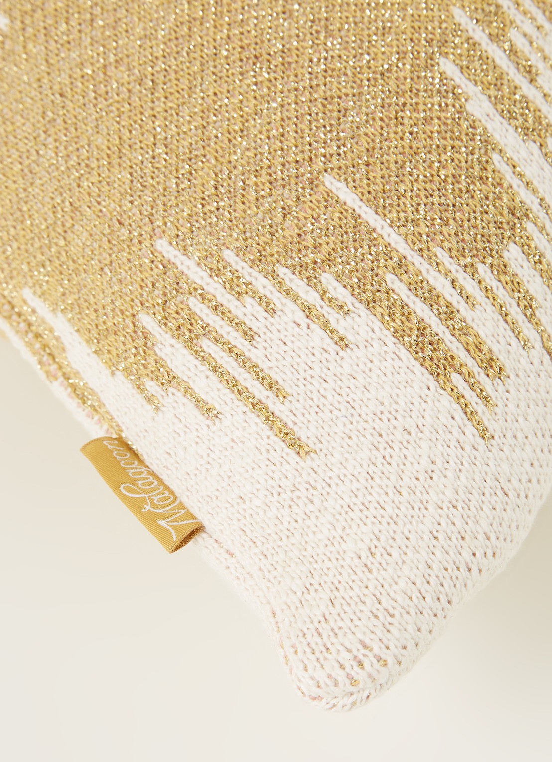 Malagoon Wave sierkussen 50 x 50 cm - detail goud