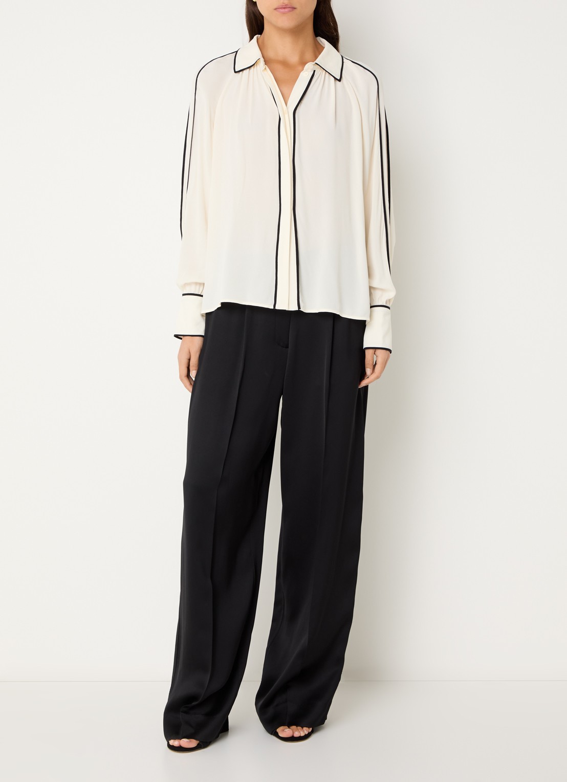 Malina Bea blouse met plooidetail - voorkant 2 ivoor