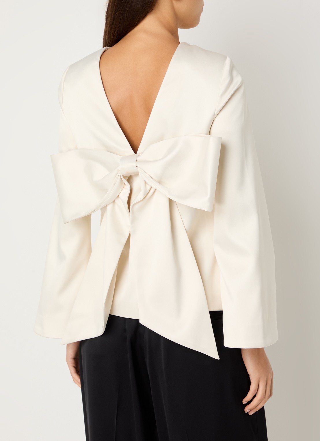 Malina Elna top met strikdetail en rugdecolleté - detail 3 ivoor