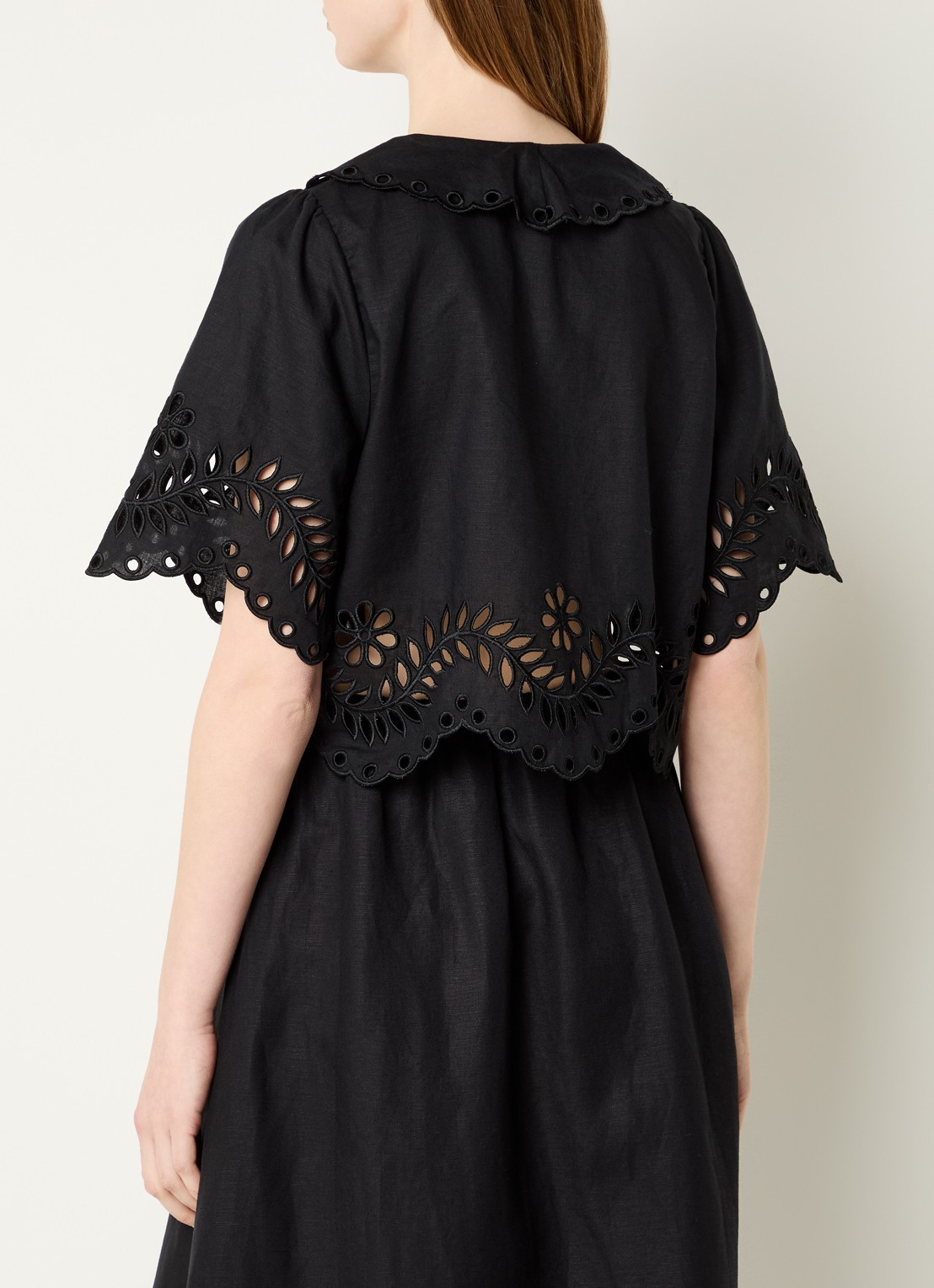 Malina Estela blouse met broderie en gestrikt detail - achterkant 4 zwart