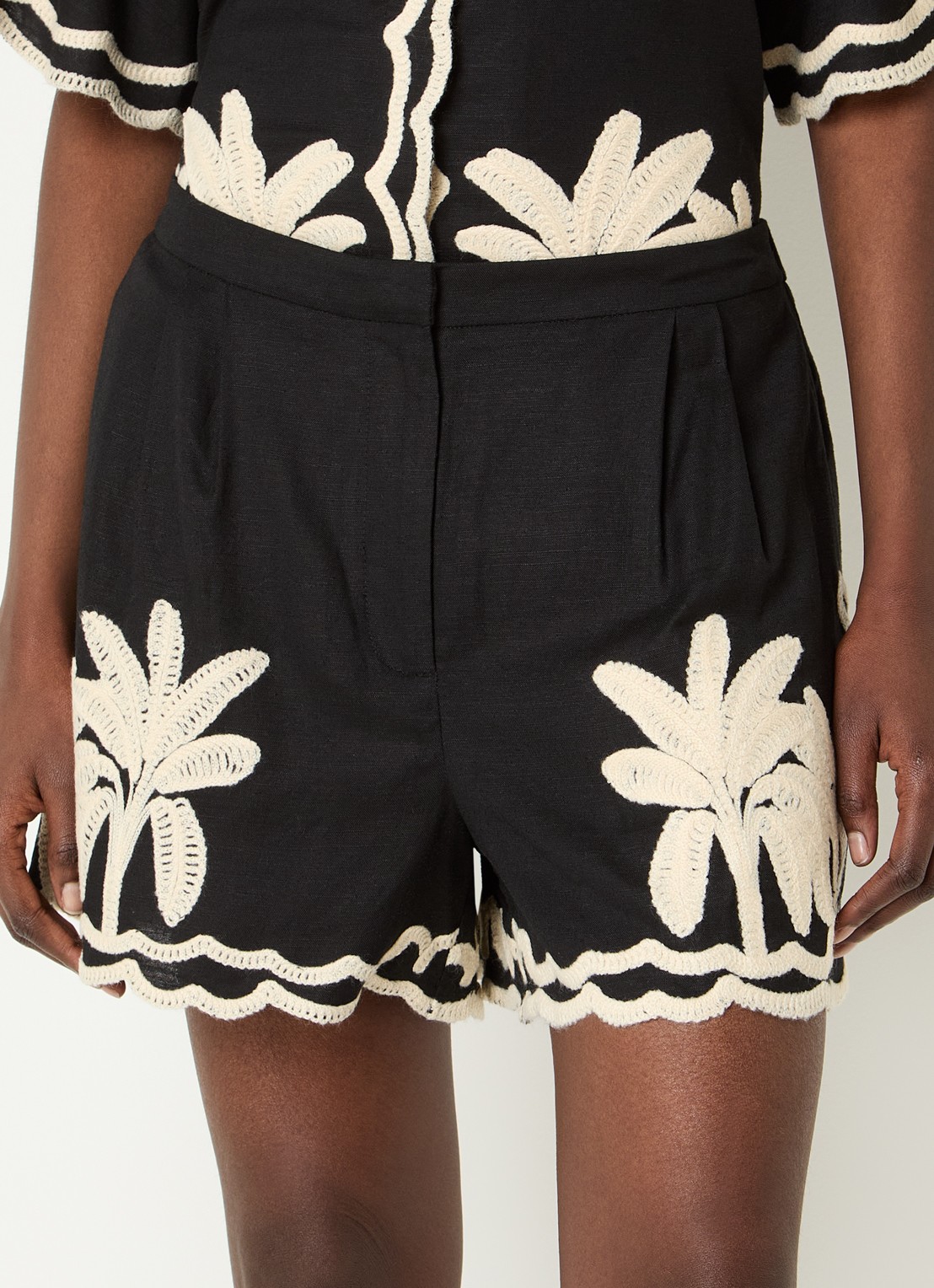 Malina Fenya high waist straight fit korte broek met borduring - detail 3 zwart