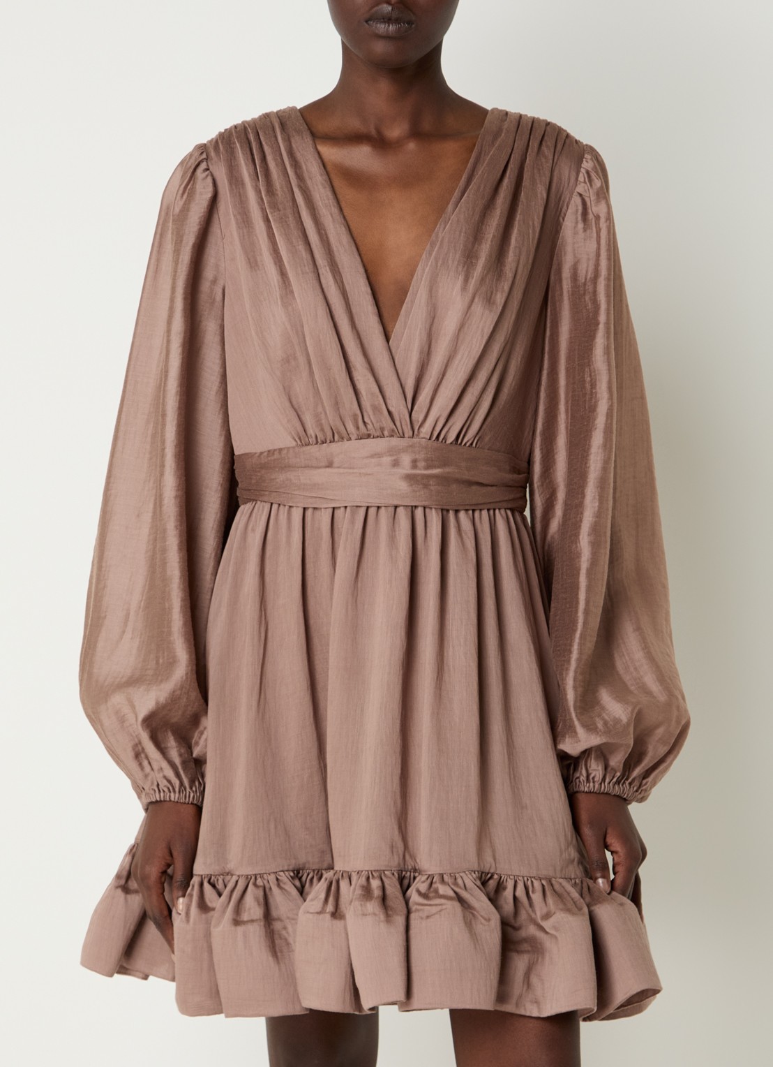 Malina Jadie mini jurk met strikceintuur en ballonmouw - detail 2 donkerbeige