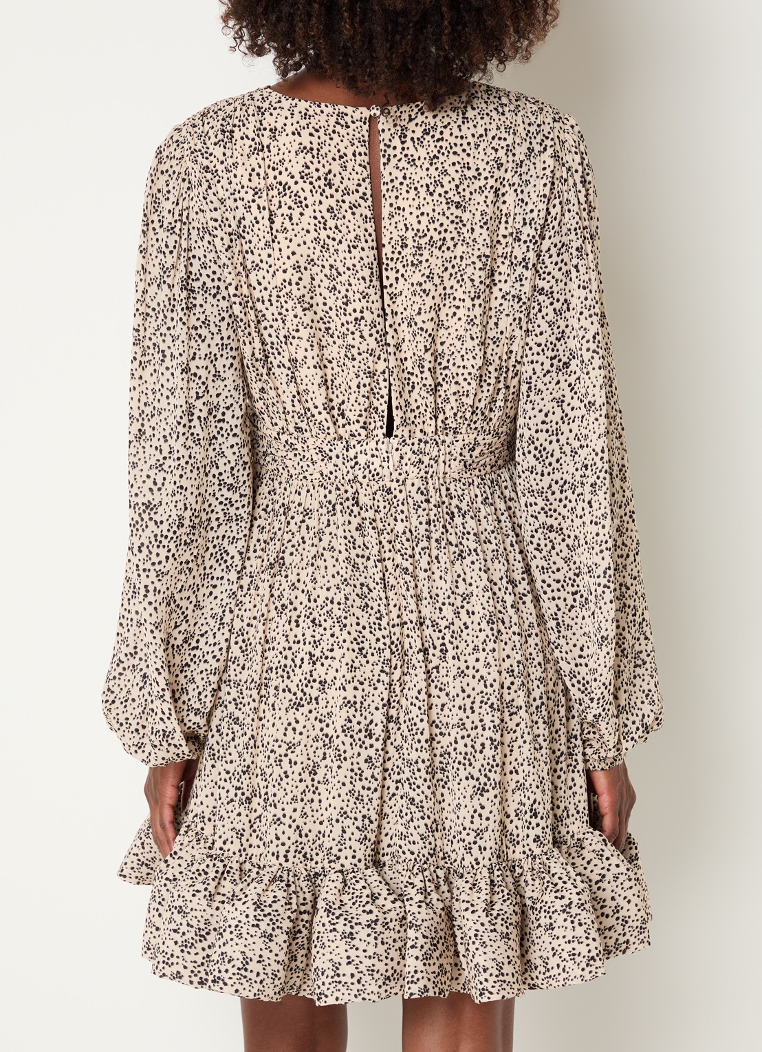 Malina Jadie mini jurk met strikceintuur en ballonmouw - achterkant creme