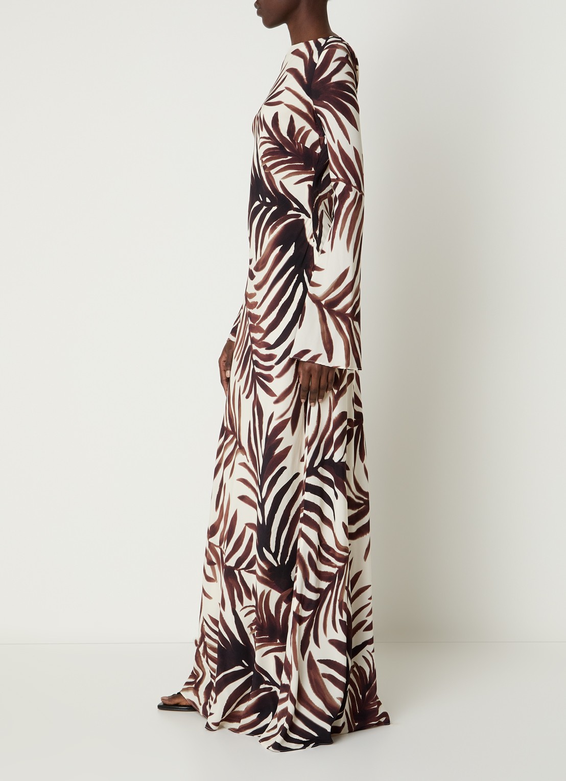 Malina Jennelie maxi jurk met bladprint - achterkant bruin